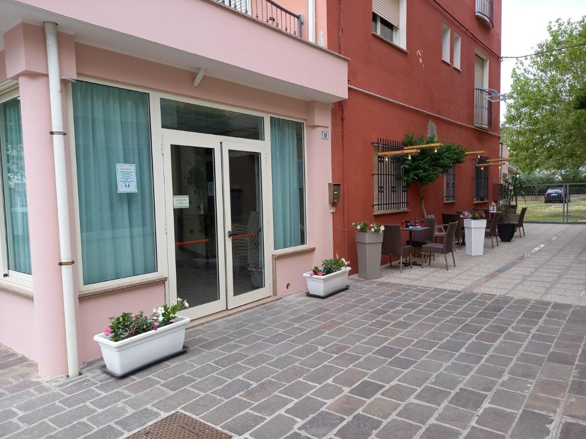 Hotel Serafini ميسانو ادرياتيكو المظهر الخارجي الصورة